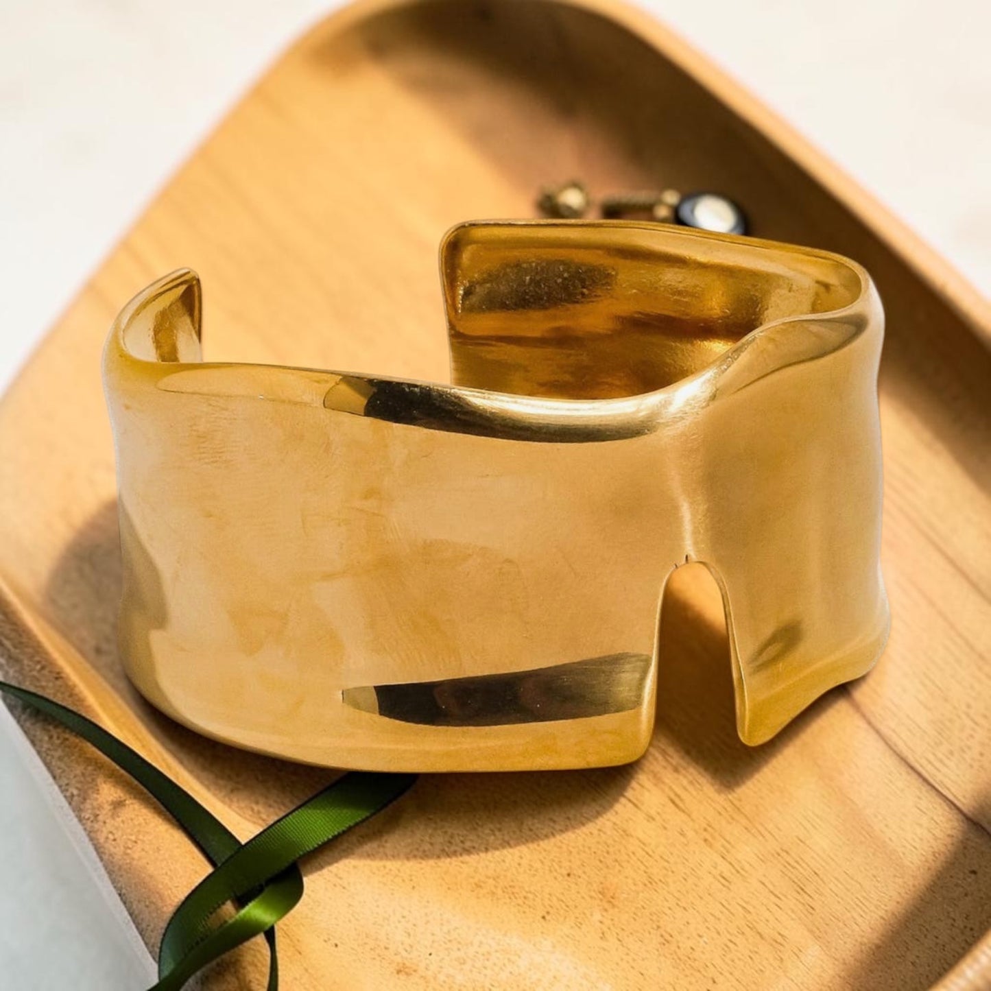 Contour Cuff